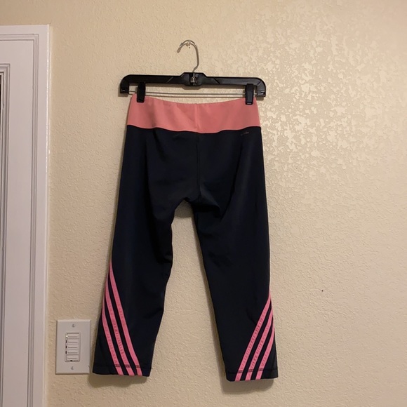 ADIDAS // cropped leggings 🌸 - Picture 2 of 4